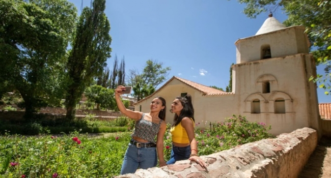 Jujuy con  trekking a Termas de Jordan